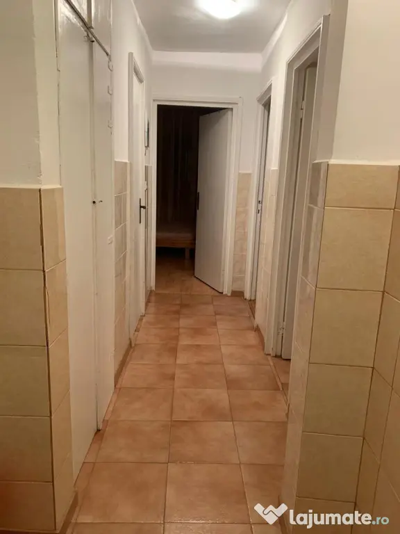Inchiriez apartament decomandat doua camere