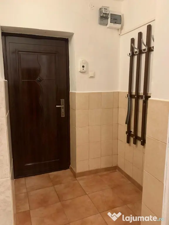 Inchiriez apartament decomandat doua camere