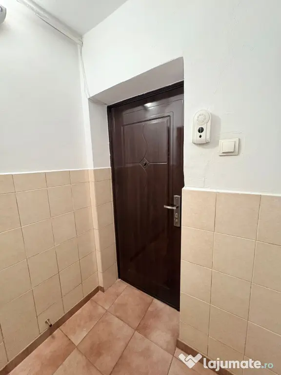 Inchiriez apartament decomandat doua camere