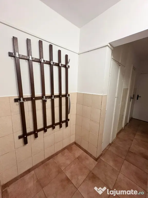 Inchiriez apartament decomandat doua camere
