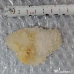 Cuart cu limonit si oxizi de fier 7 cm.