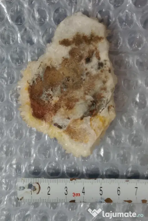 Cuart cu limonit si oxizi de fier 7 cm.
