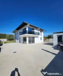 Duplex de vanzare, 103 mp, teren 285 mp, zona Gilau