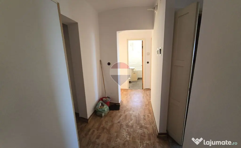 Apartament de vânzare 3 camere| BL Republicii, Ploiești - Ploiesti (Prahova)