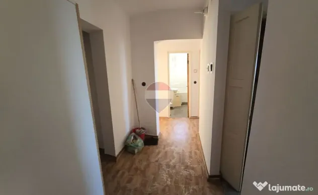 Apartament de vânzare 3 camere| BL Republicii, Ploiești - Ploiesti (Prahova)
