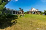 DOMENIU de 5,9 ha I Lac, Casă și Aerodrom – multiple ...