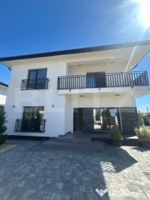 Vila de vanzare, 300 mp, teren 650 mp, zona Crevedia