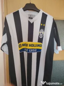 Tricou