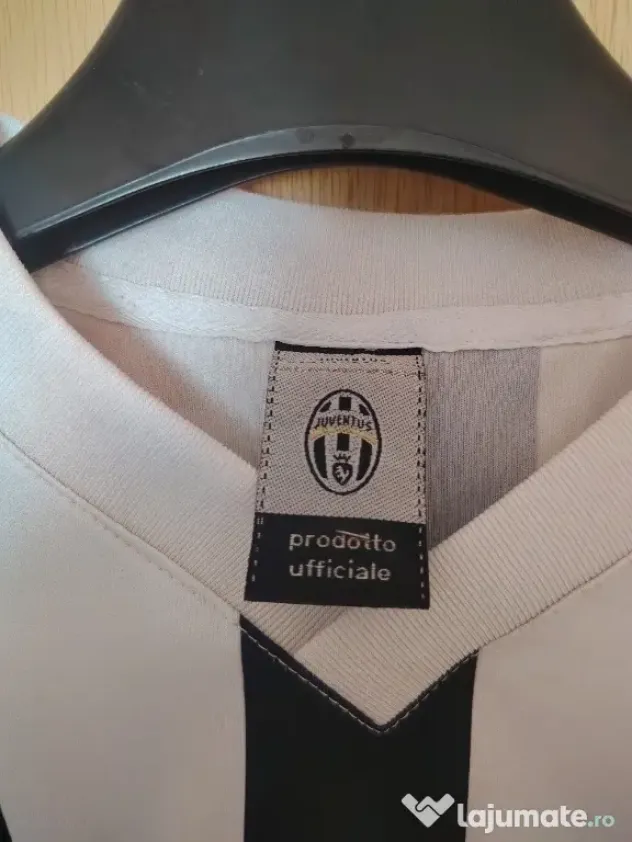 Tricou