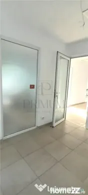 Spatiu comercial renovat cu 2 vitrine mari 11 ml, pe colt -