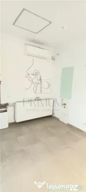 Spatiu comercial renovat cu 2 vitrine mari 11 ml, pe colt -