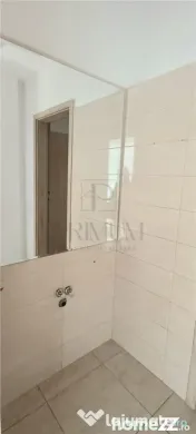 Spatiu comercial renovat cu 2 vitrine mari 11 ml, pe colt -