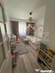 Apartament de vânzare cu 3 camere și garaj sub bloc, Brăd 