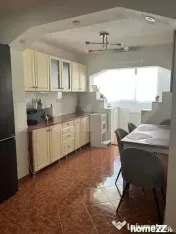 Apartament de vânzare cu 3 camere și garaj sub bloc, Brăd 