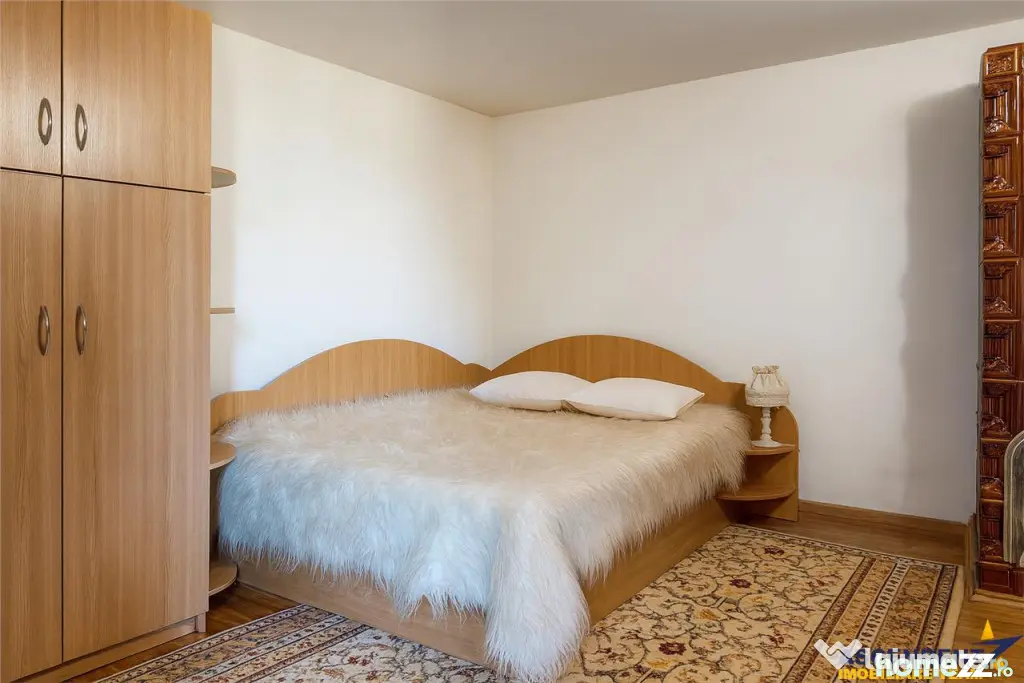 LIVE! Casa cu arhitectura traditionala, curte spatioasa, foi - Brasov (Brasov)