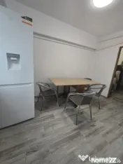 Apartament proaspăt renovat și mobilat – primul chiriaș