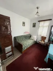 Casă de vânzare cu 6 camere in Câmpulung - zona Sud 