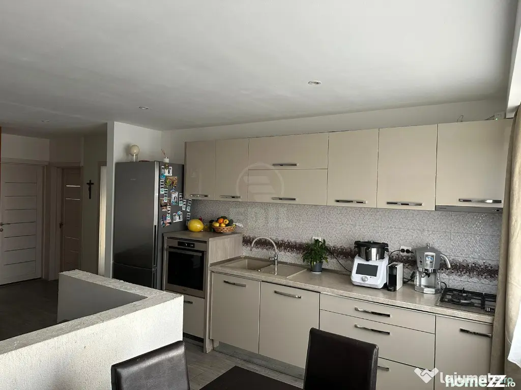 Apartament 3 camere semidecomandat zona Florilor - Floresti (Cluj)