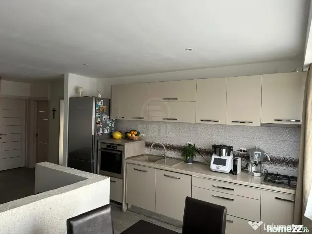 Apartament 3 camere semidecomandat zona Florilor - Floresti (Cluj)
