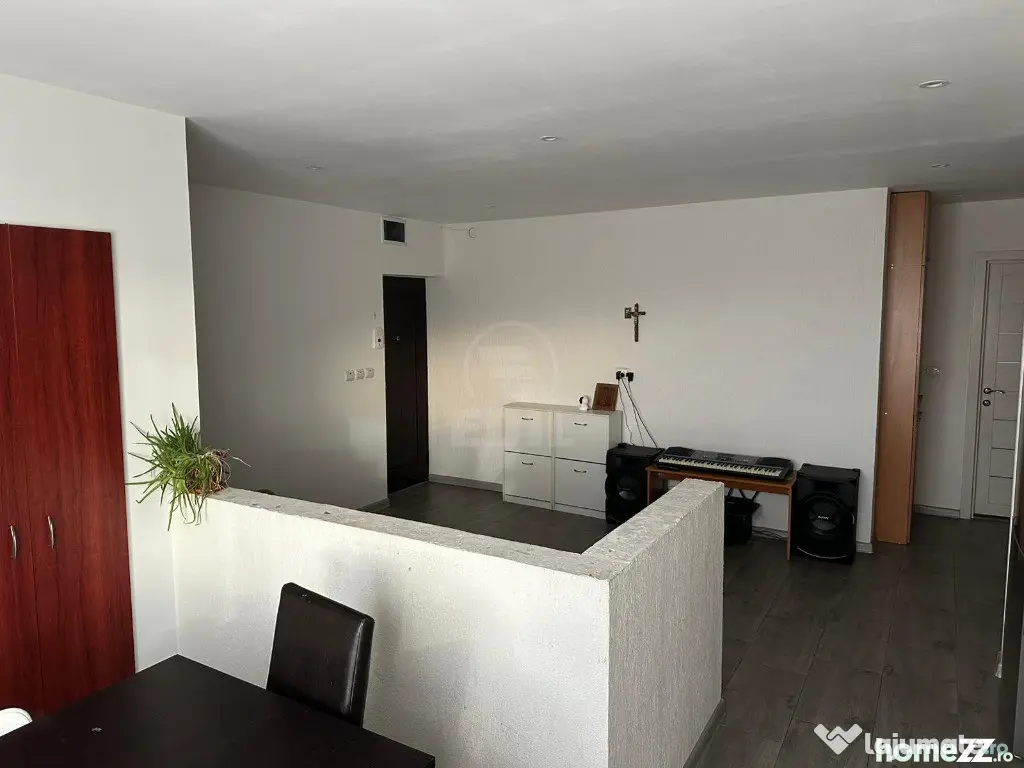Apartament 3 camere semidecomandat zona Florilor - Floresti (Cluj)