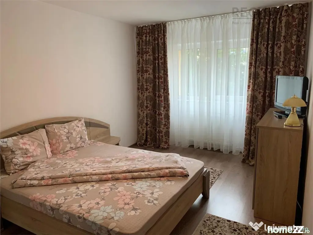 Apartament 3 camere decomandat, 2 bai, mobilat si utilat - Brasov (Brasov)
