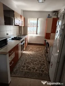 Vand apartament cu 3 camere decomandat,etaj 4