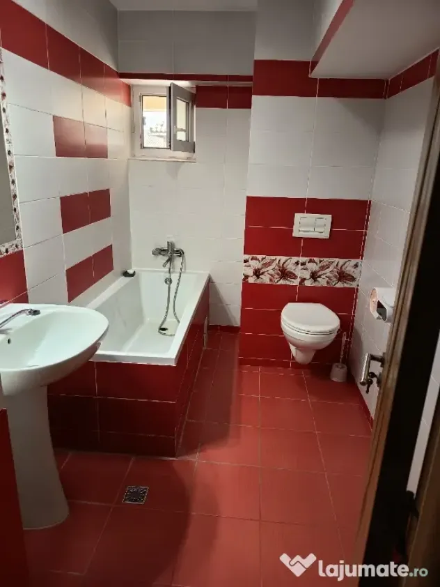 Vand apartament cu 3 camere decomandat,etaj 4