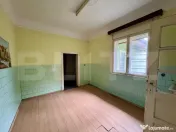 Casa 3 camere cu curte de aproximativ 480 mp, zona Cantemir 