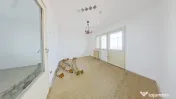Apartament spatios cu 3 camere de vanzare - Aurel Vlaicu, Ar 
