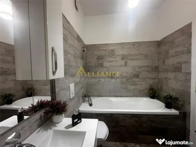 închiriez apartament