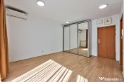 Garsoniera cu curte individuala in Poseidon Residence 