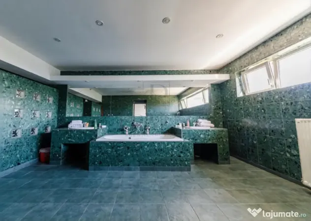 Proprietate 450 mp | Teren 1.000 mp | 7 camere | Piscina | I - Timisoara (Timis)