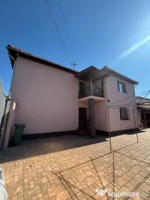 Vand casa impecabila