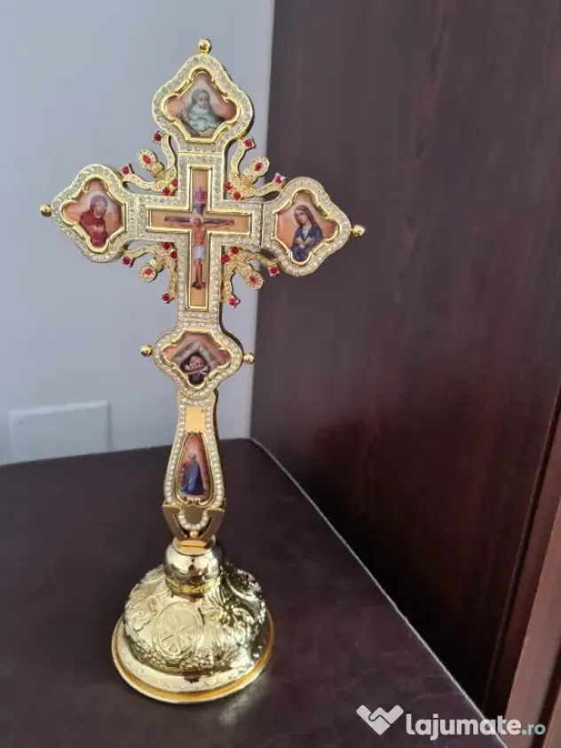 Cruce Metal cu Postament pentru Masa Altarului Relief 3 D