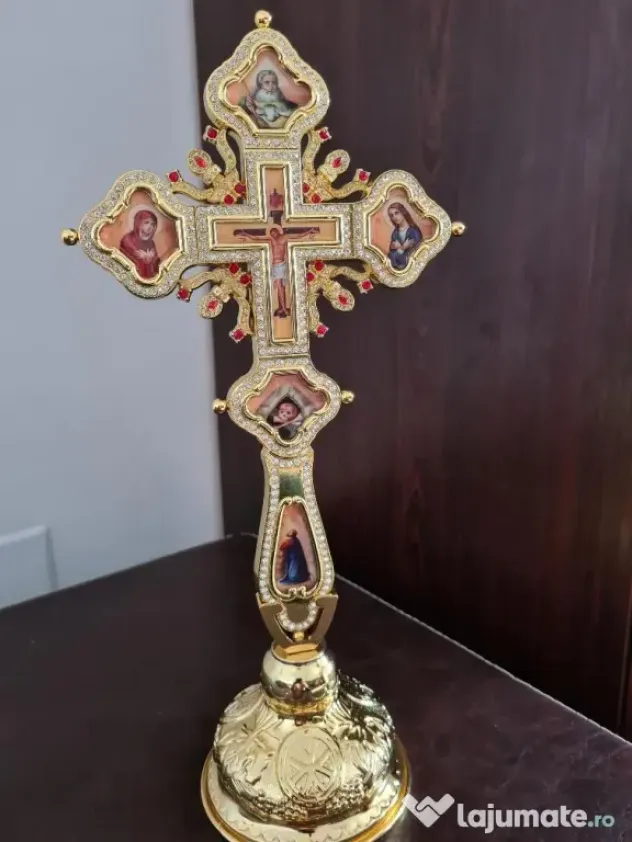 Cruce Metal cu Postament pentru Masa Altarului Relief 3 D