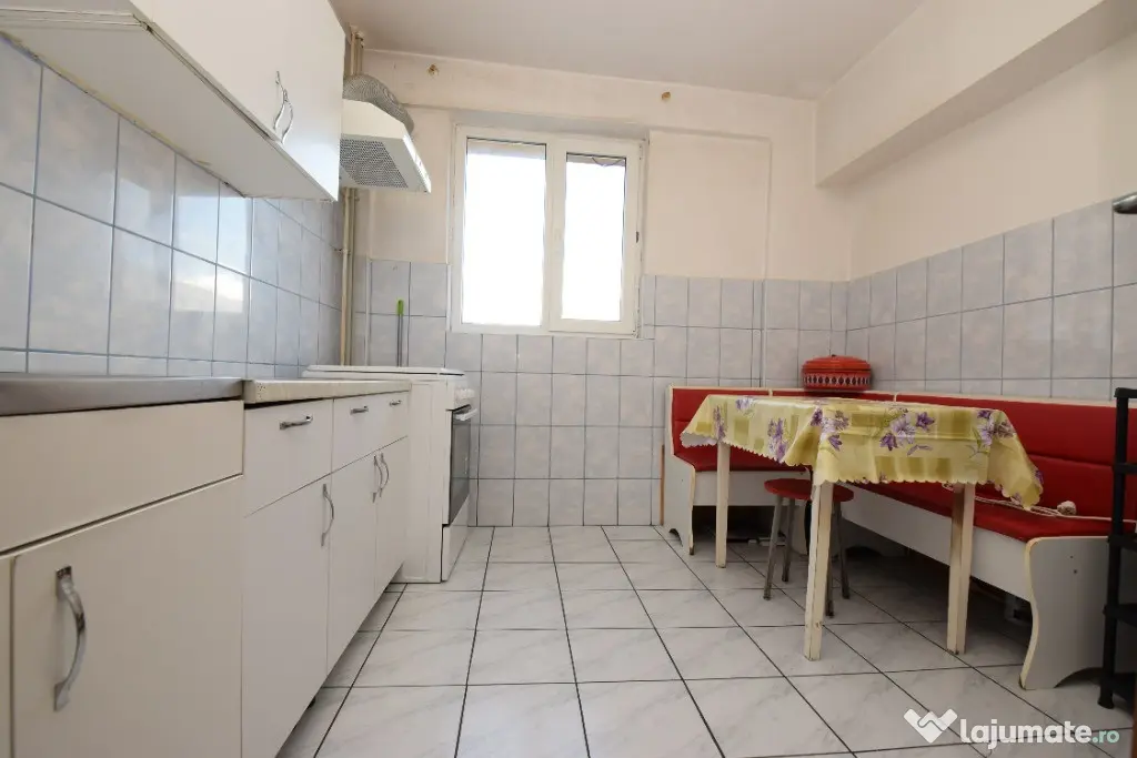 3 camere decomandat, 74 mp, metrou 1 Decembrie 1918 - Bucuresti (Bucuresti-Ilfov)