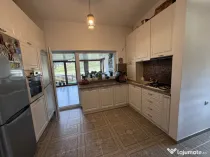 Apartament cu 3 camere in Floresti zona Tauti