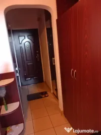 Închiriez apartament 2 camere, complet utilat, in zona Rogerius, Oradea. 