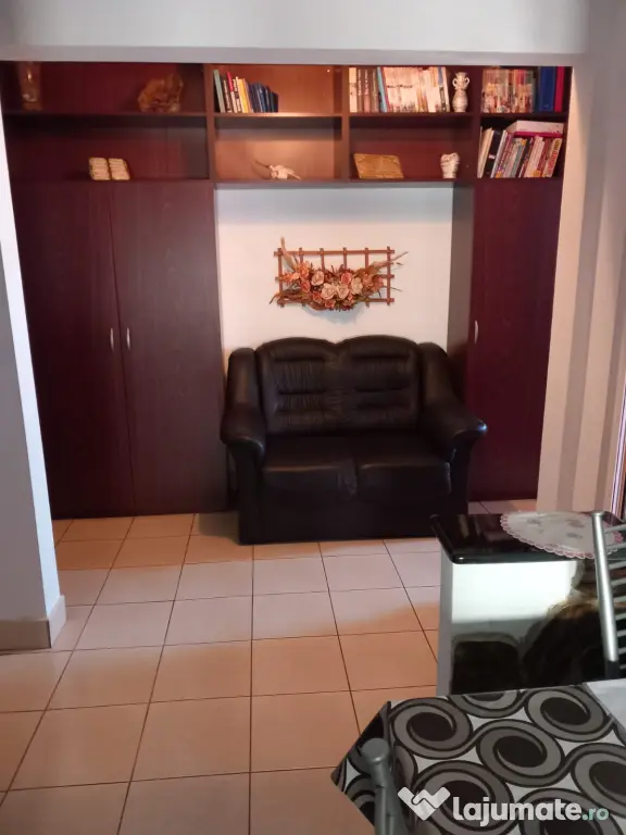 Închiriez apartament 2 camere, complet utilat, in zona Rogerius, Oradea.