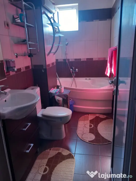 Închiriez apartament 2 camere, complet utilat, in zona Rogerius, Oradea.