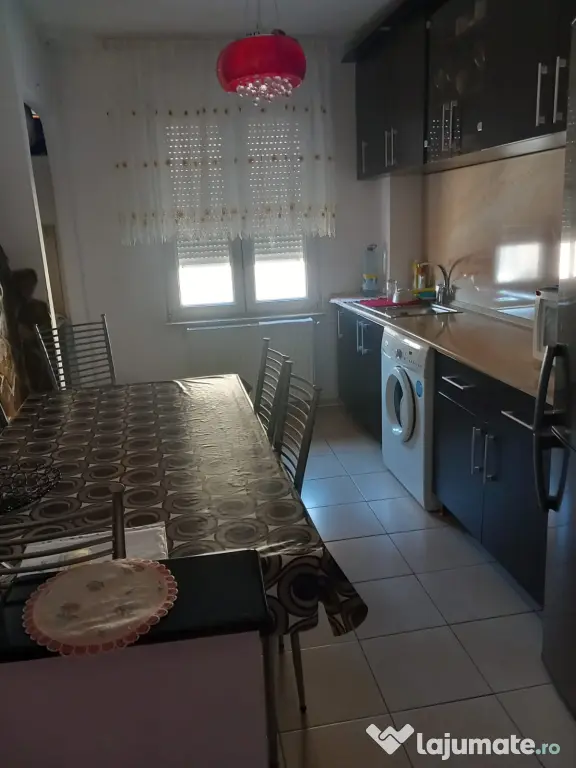 Închiriez apartament 2 camere, complet utilat, in zona Rogerius, Oradea.