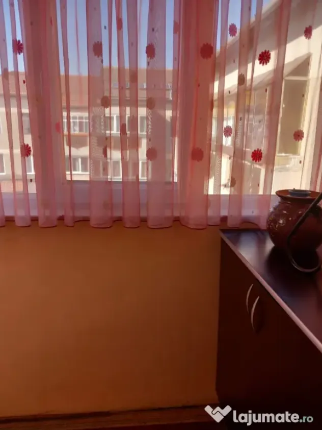 Închiriez apartament 2 camere, complet utilat, in zona Rogerius, Oradea.