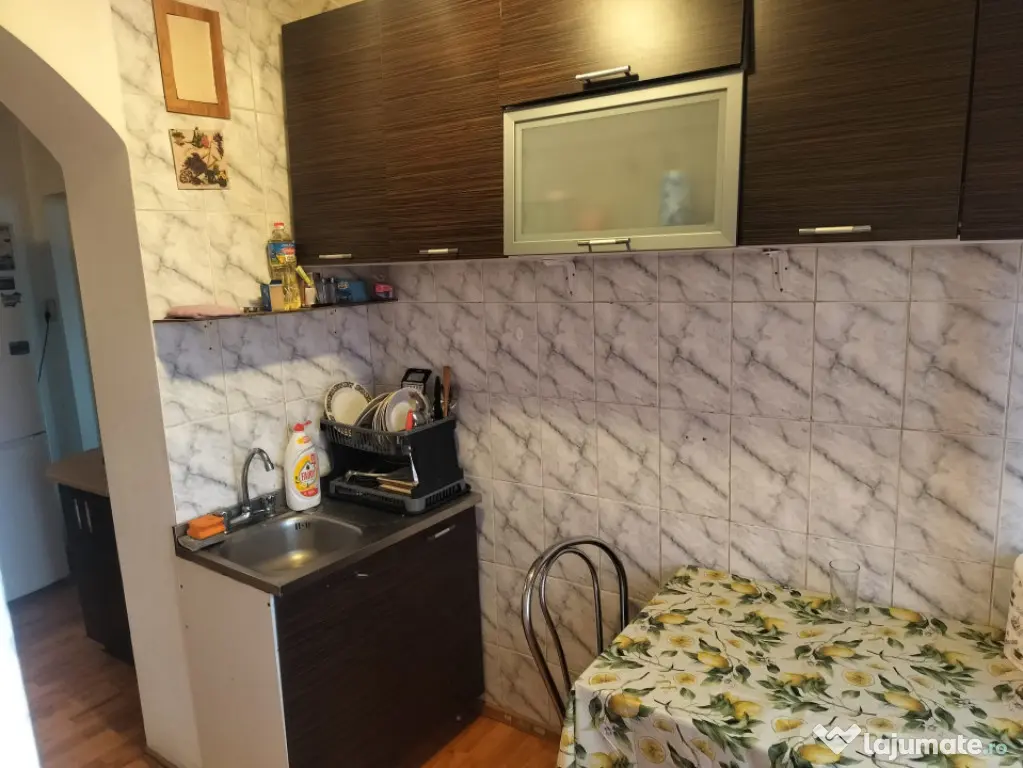 Aartament decomandata, 48 mp utili, zona Rovine - Craiova (Dolj)