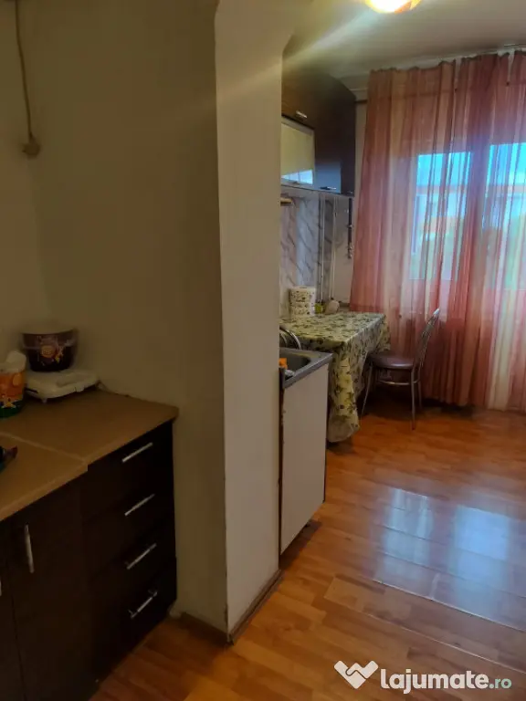 Aartament decomandata, 48 mp utili, zona Rovine - Craiova (Dolj)