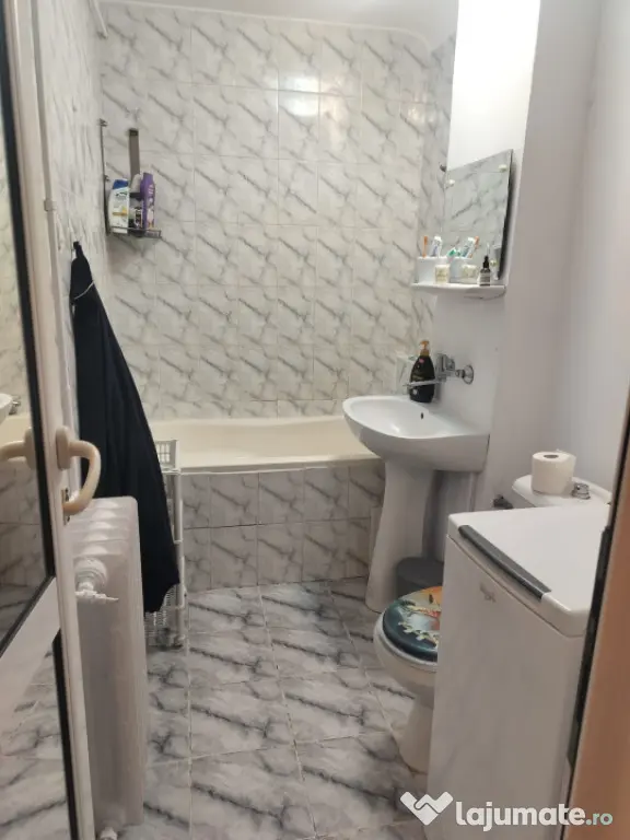 Aartament decomandata, 48 mp utili, zona Rovine - Craiova (Dolj)