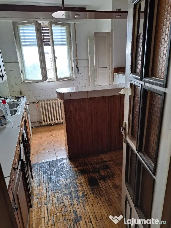 Vând apartament AN 3 Camere - Oradea (Bihor)