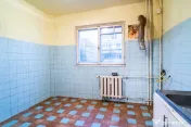 Drumul Taberei 3 camere, 4/10, bloc stradal, c-tie 1980, bucatarie mare, 2 bai 