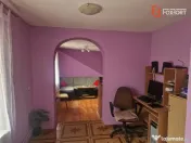 Casa individuala cu 9 camere, in Mosnita Noua, zona centrala 
