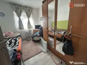 Apartament de vanzare cu 3 camere, la parter - zona Sag 