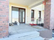 Duplex 4 camere situat la drum asfaltat, in Sacalaz 